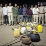 SINGRAULI NEWS : 105 लीटर अवैध हाथ भट्ठी महुआ शराब एवं 345 किलोग्राम महुआ लहान हुआ जप्त