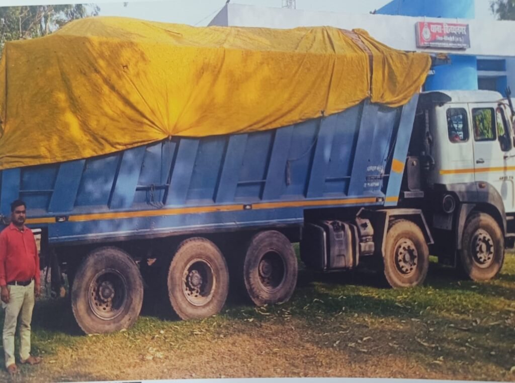 SINGRAULI : विंध्यनगर पुलिस द्वारा ओवरलोड भारी वाहनों पर की गई कार्यवाही