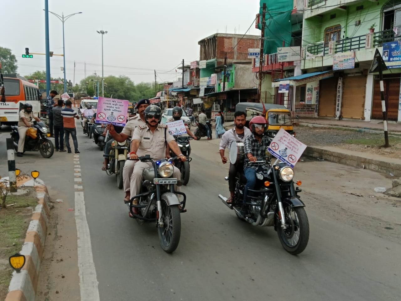 नशा मुक्ति जन जागरुकता अभियान के तहत नवानगर पुलिस द्वारा निकाली गयी बाइक रैली