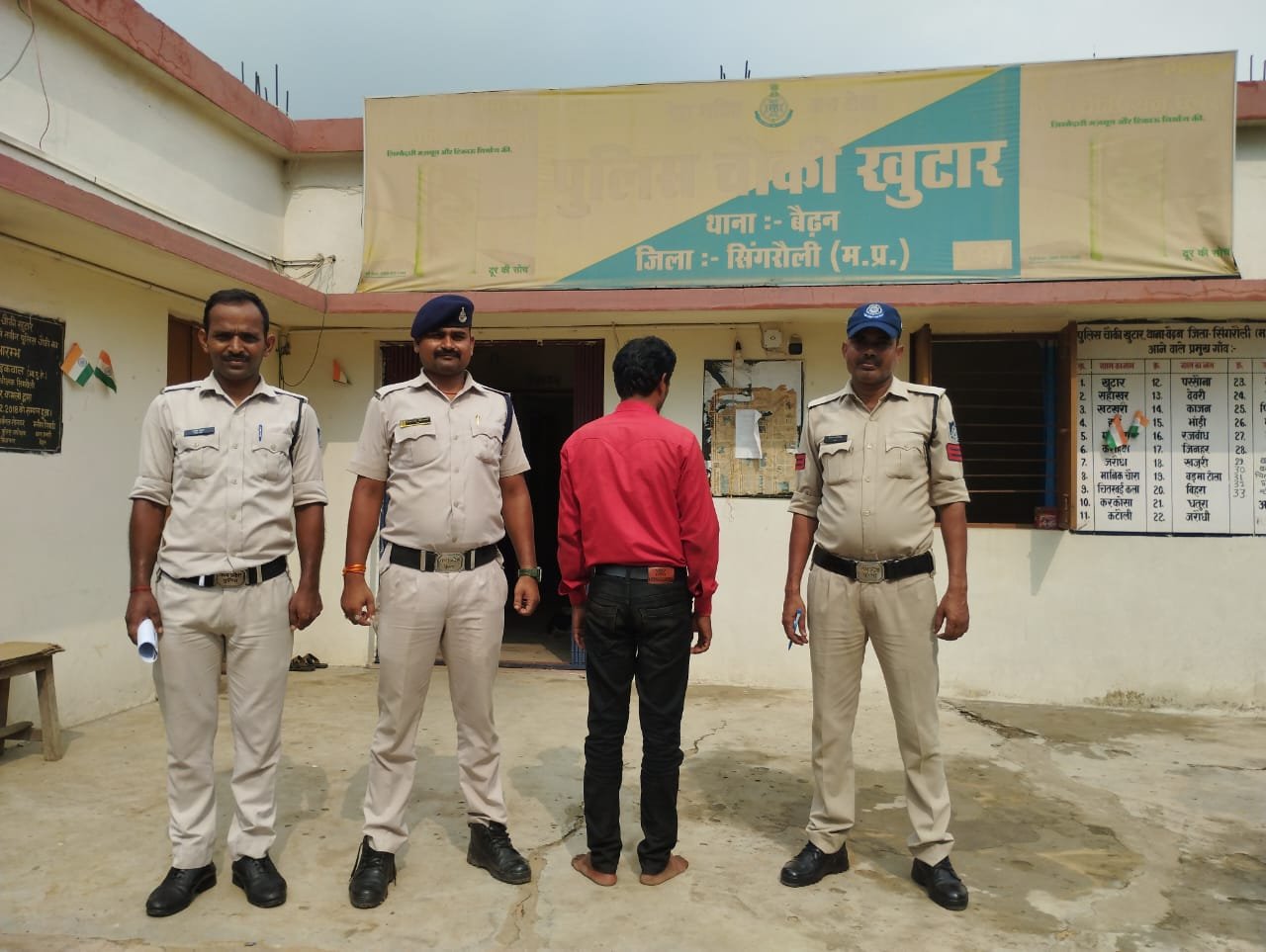 फरार वारंटी को खुटार पुलिस ने किया गिरफ्तार