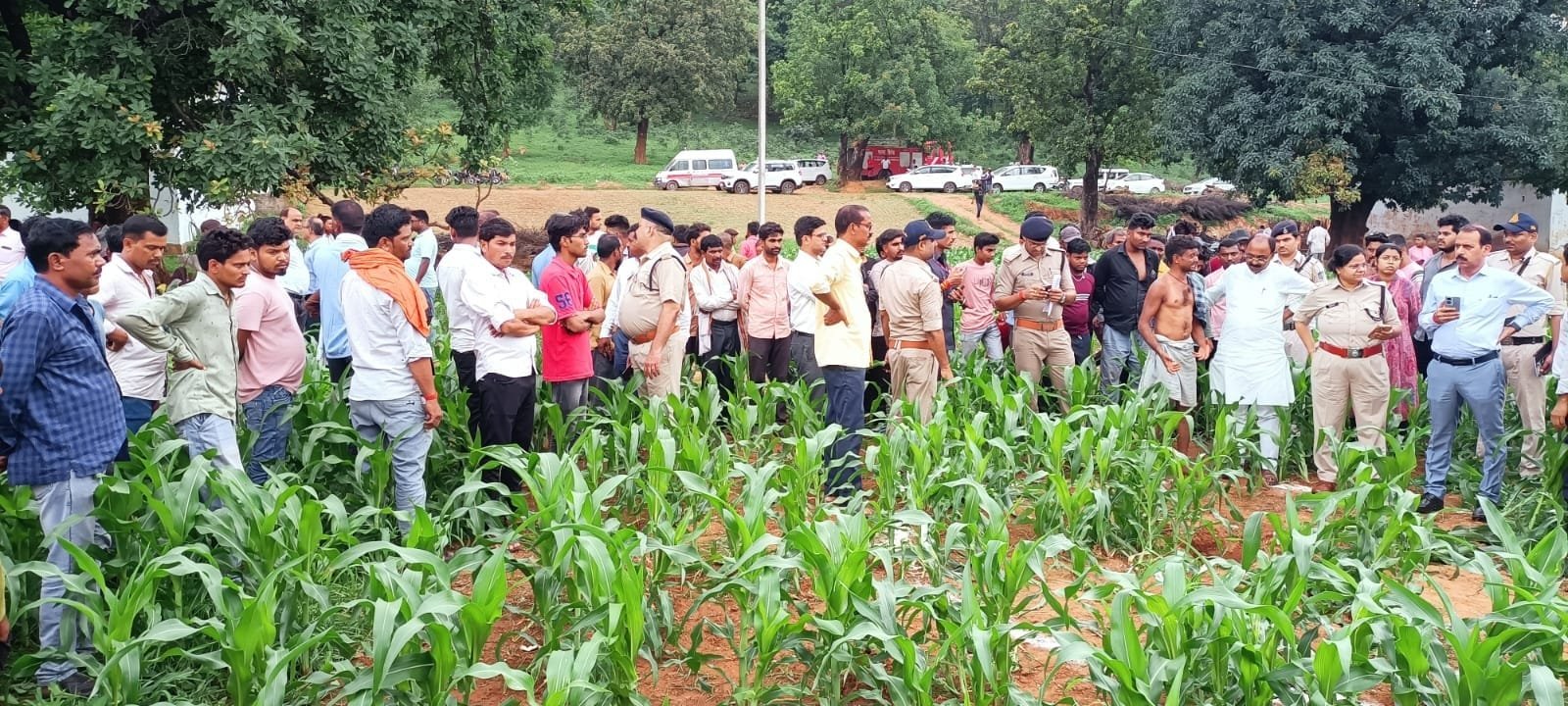 बोरवेल में गिरी तीन साल की मासूम, बचाव कार्य जारी मौके पर कलेक्टर, एसपी, देवसर विधायक सहित कई थानों की पुलिस, बचाव दल मौजूद