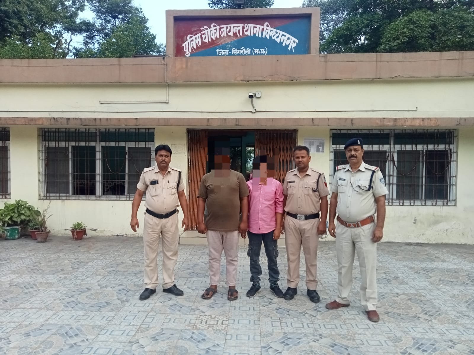 कोल परिवहन वाहनो से अवैध वसूली करने वाले 02 आरोपियों को जयंत पुलिस ने किया गिरफ्तार