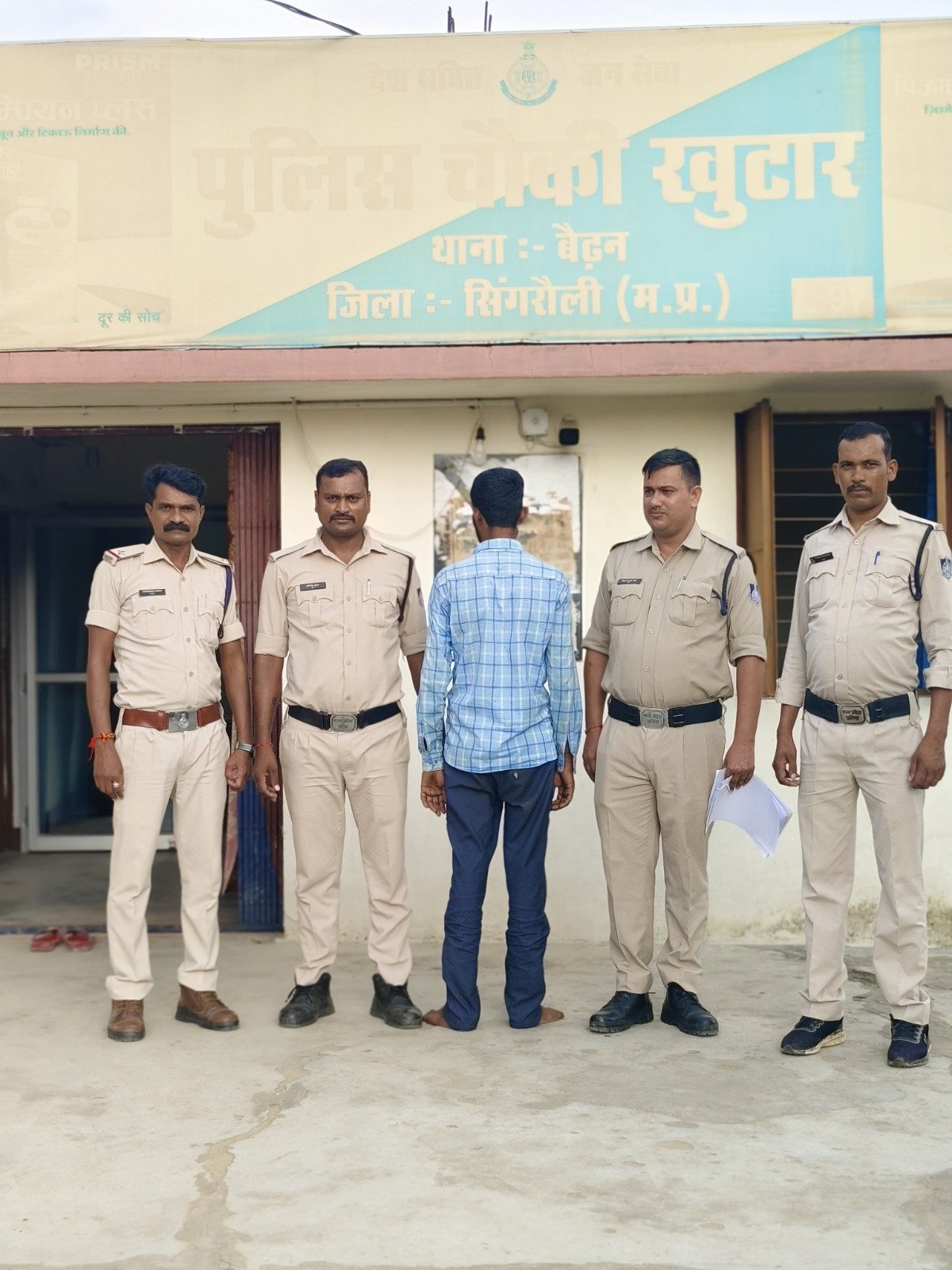 जिला बदर का आरोपी खुटार पुलिस की गिरफ्त में