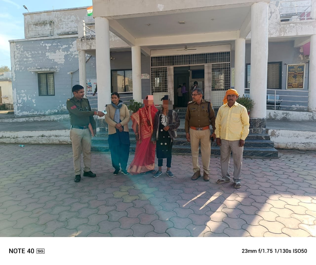 खुटार पुलिस ने घर से गायब नाबालिग लड़की को इलाहाबाद से दस्तयाब कर परिजनों के किया सुपूर्द